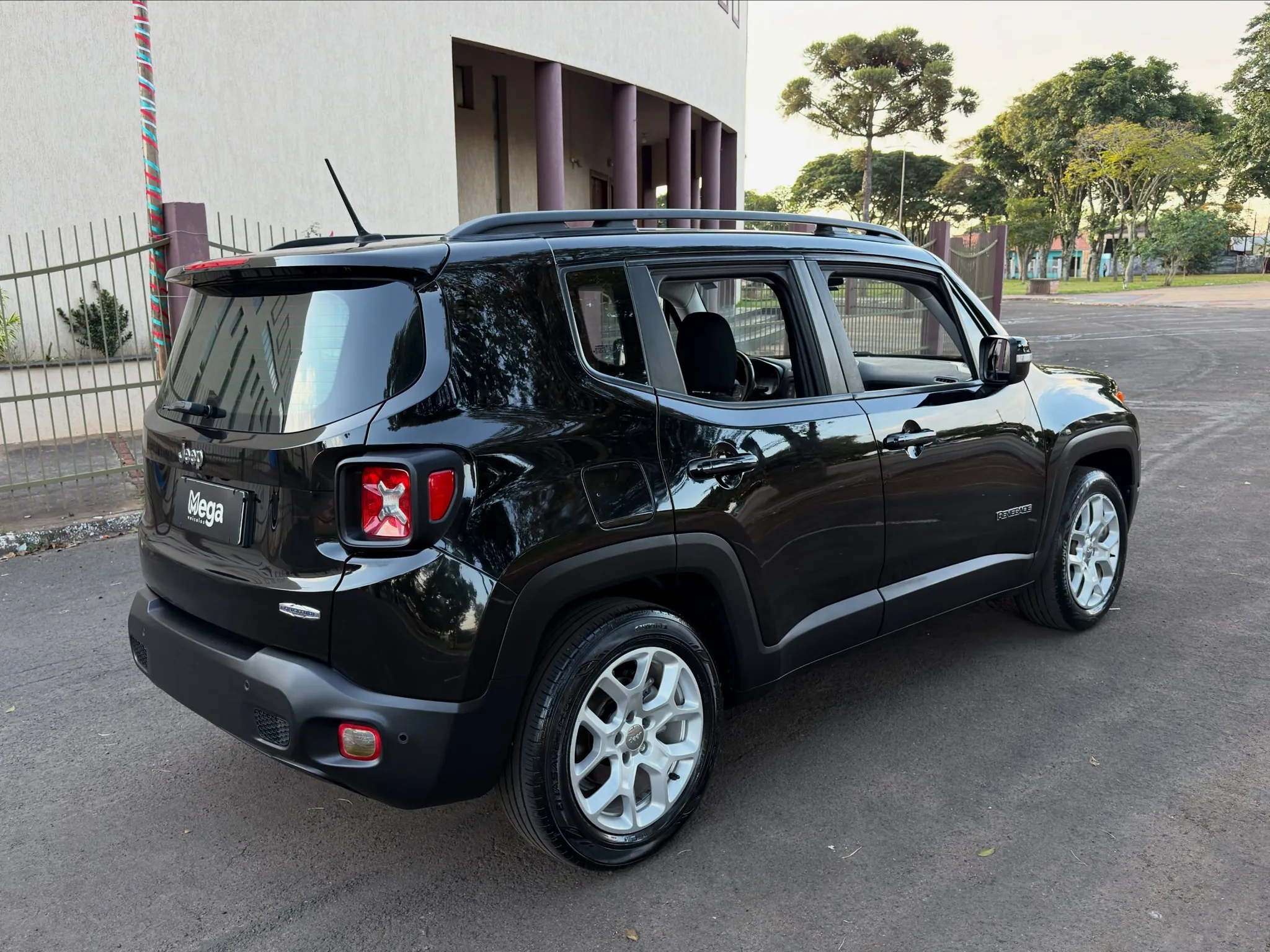 Jeep Renegade Longitude 1.8 2016 - foto 3 ampliada