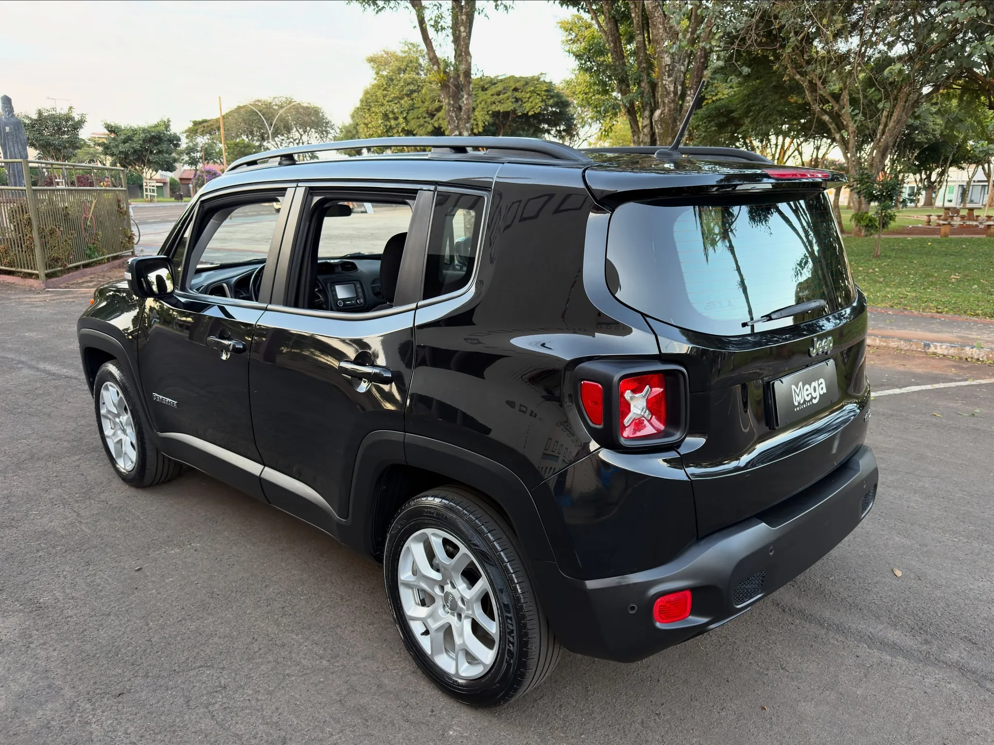 Jeep Renegade Longitude 1.8 2016 - foto 4 ampliada