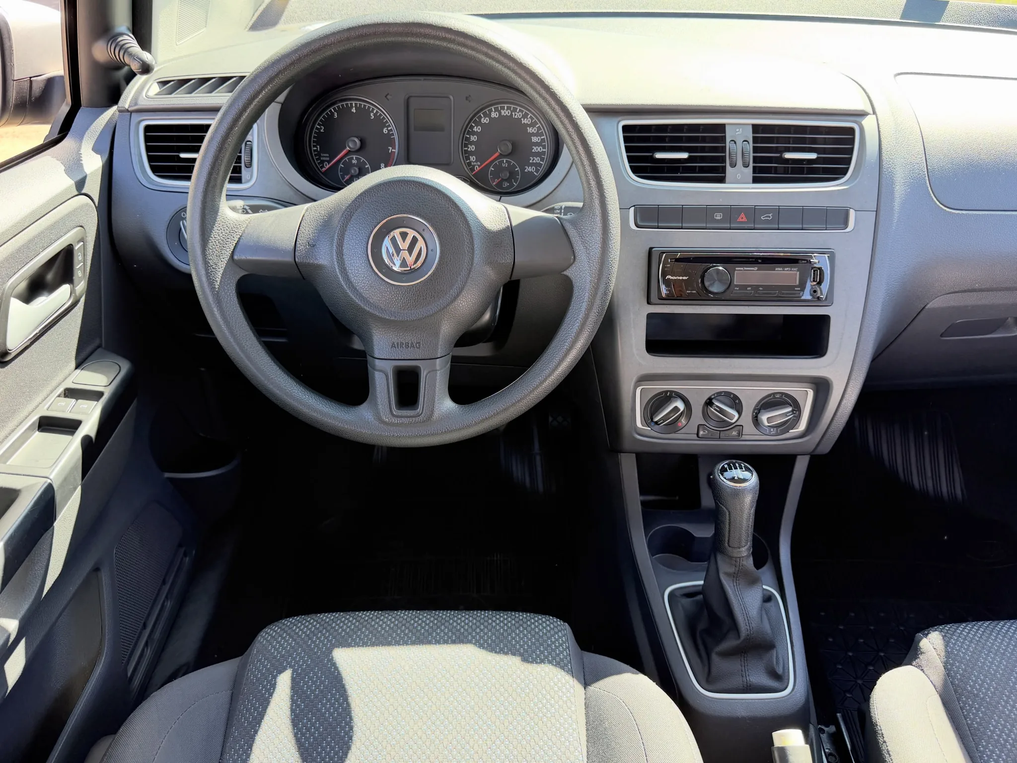 Volkswagen Fox 1.6 2014 - foto 8 ampliada